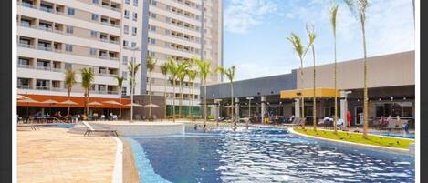 室內泳池、室外泳池