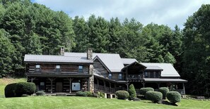 Exterior - Altamont Lodge (Linville Falls)