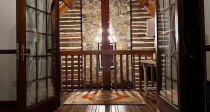 Log Cabin with Mountain Views, Hot Tub & Huge Yard