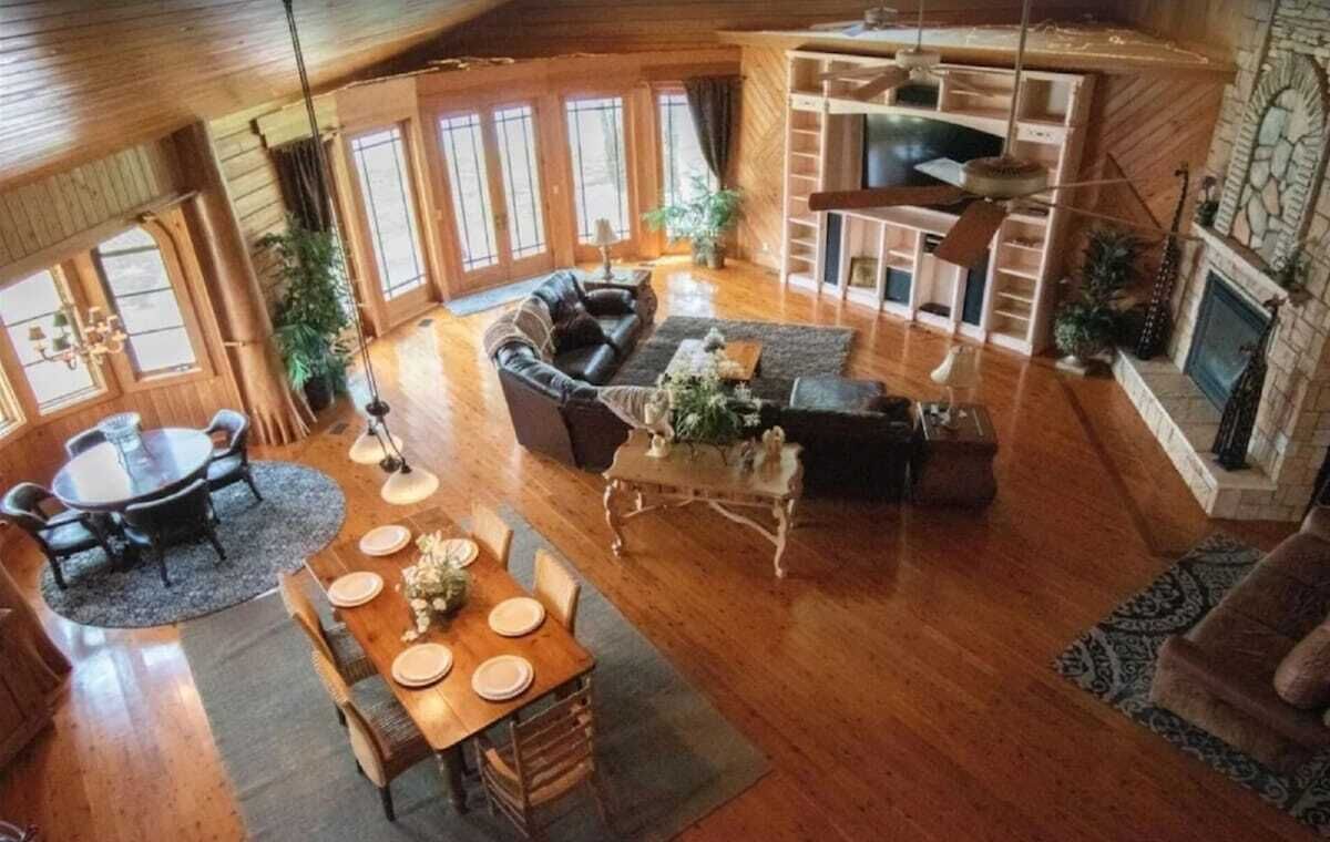 Smart-TV, Kamin, Arbeitsbereiche