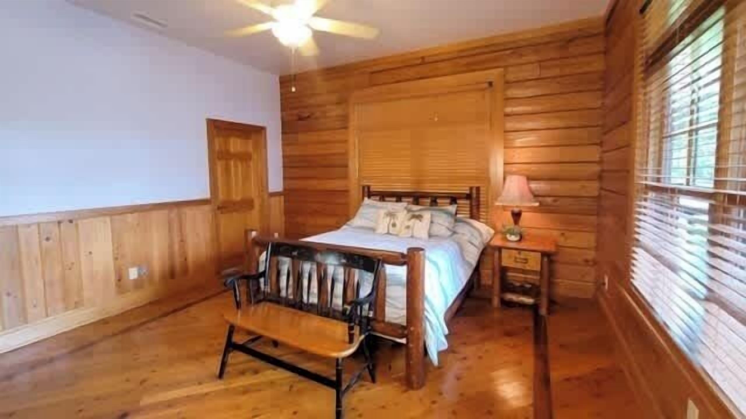 6 bedrooms, desk, iron/ironing board, free WiFi