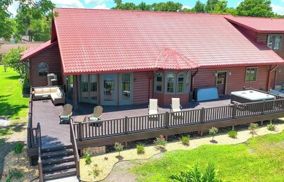 Riverview Lodge-5 bdrm/ 3 bth Big Discounts