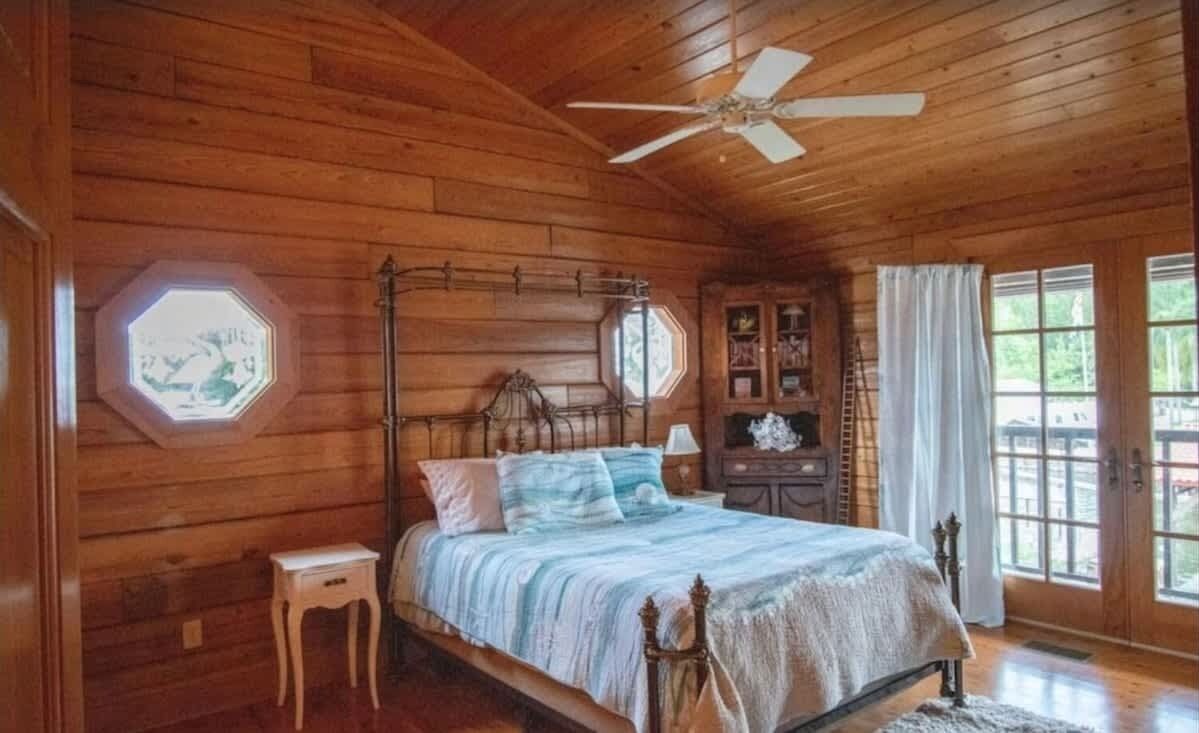 6 Schlafzimmer, Schreibtisch, Bügeleisen/Bügelbrett, kostenloses WLAN