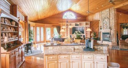 Riverview- Log Cabin- Special pricing August! /September BOOK NOW!