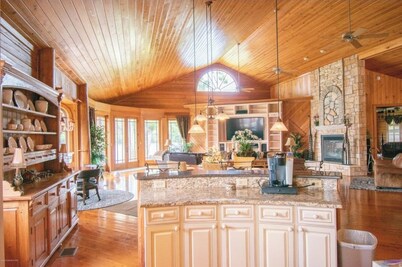 Riverview- Log Cabin- Special pricing August! /September BOOK NOW!