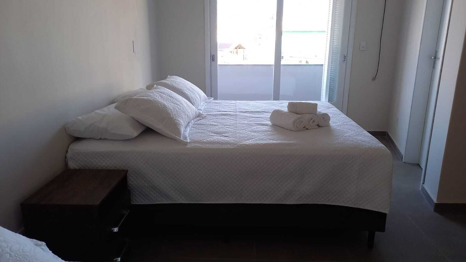 Quarto casal luxo | Wi-Fi de cortesia, roupa de cama