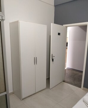 Quarto casal econômico | Wi-Fi de cortesia, roupa de cama