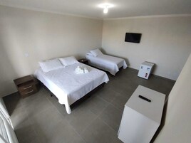 Quarto quádruplo luxo, 1 quarto | Wi-Fi de cortesia, roupa de cama