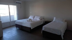 Deluxe Room | Free WiFi, bed sheets - Hotel Kruger (Tramandai)