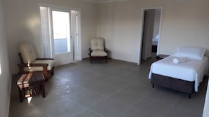 Deluxe Room | Free WiFi, bed sheets