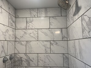 Shower, hair dryer, soap, shampoo - Modern and Private Queen Suite near Downtown (Muskegon)