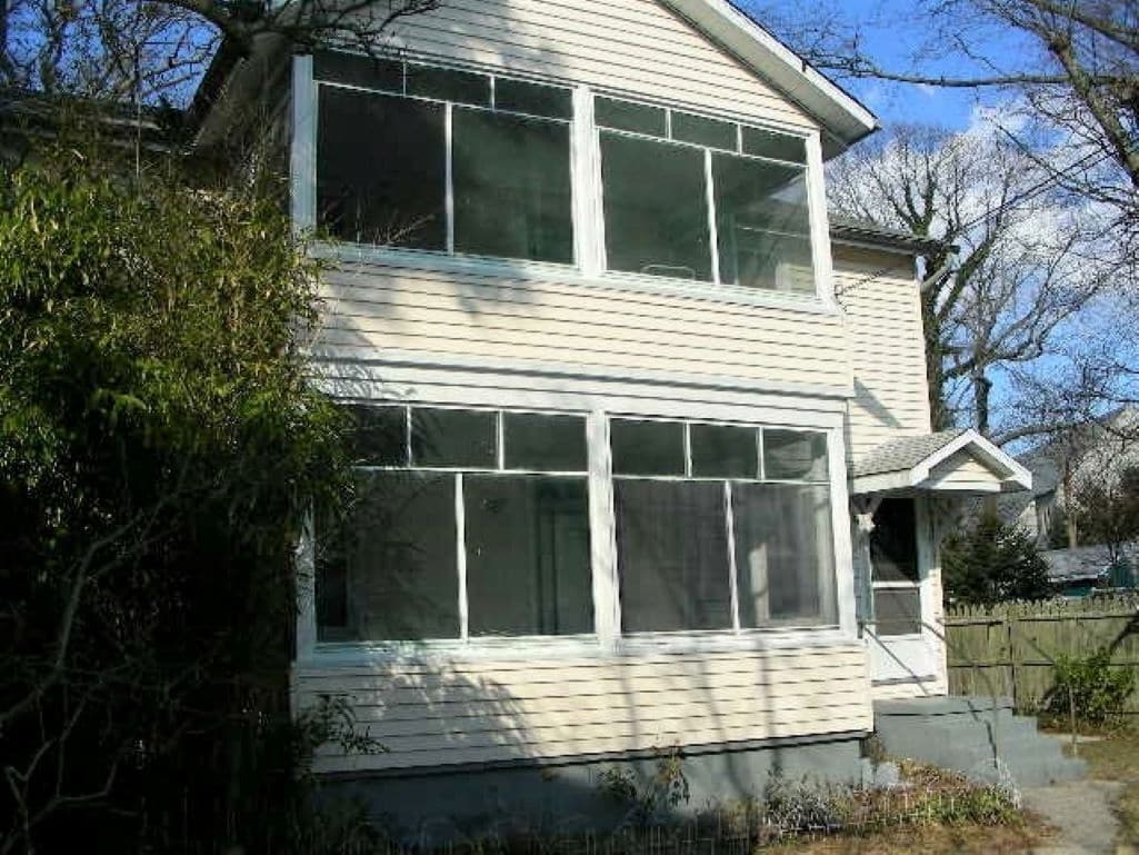 ~ Affordable and only 1.5 Blocks to the Beach ~