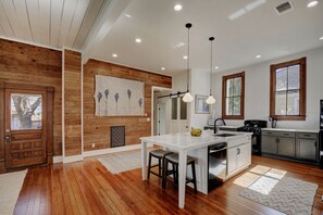 Fridge, microwave, oven, stovetop - Restored 3BR/2BA Home in Smithville's Historic District-10 min. walk to downtown (Smithville)