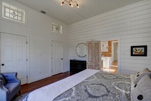 3 bedrooms, iron/ironing board, free WiFi, bed sheets - Restored 3BR/2BA Home in Smithville's Historic District-10 min. walk to downtown (Smithville)