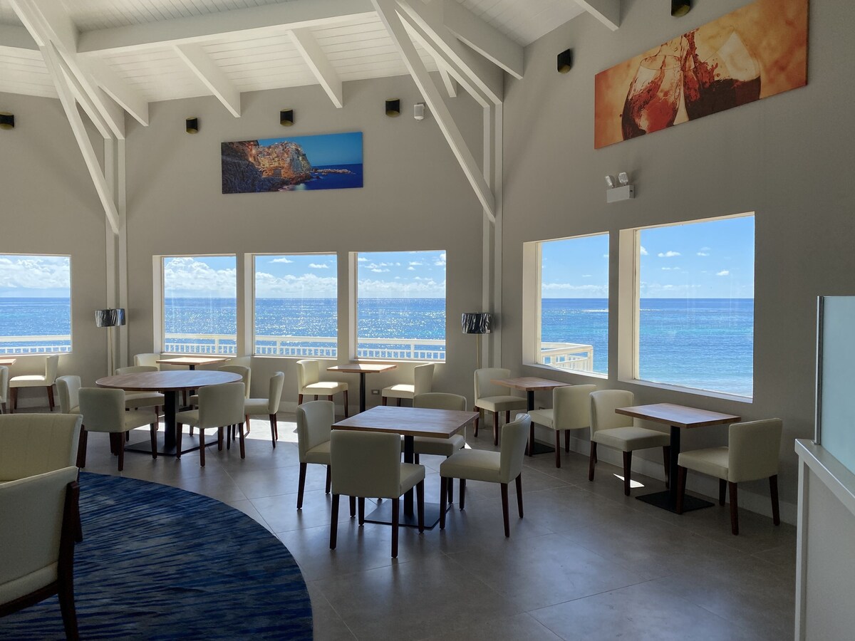 3 restaurants, breakfast, lunch, dinner served; Italian cuisine