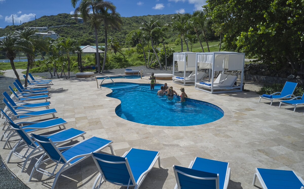 2 outdoor pools, sun loungers