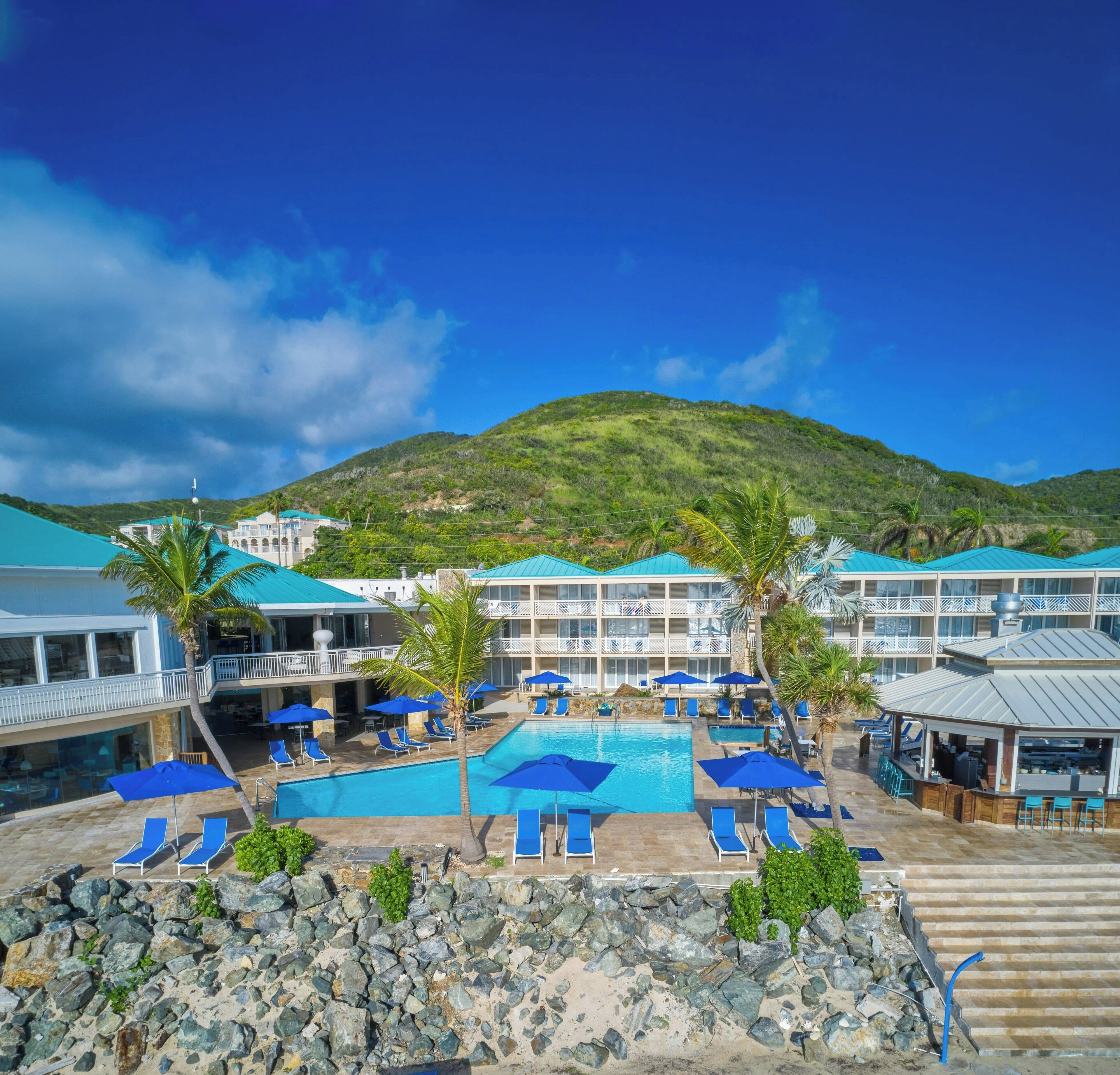 2 outdoor pools, sun loungers