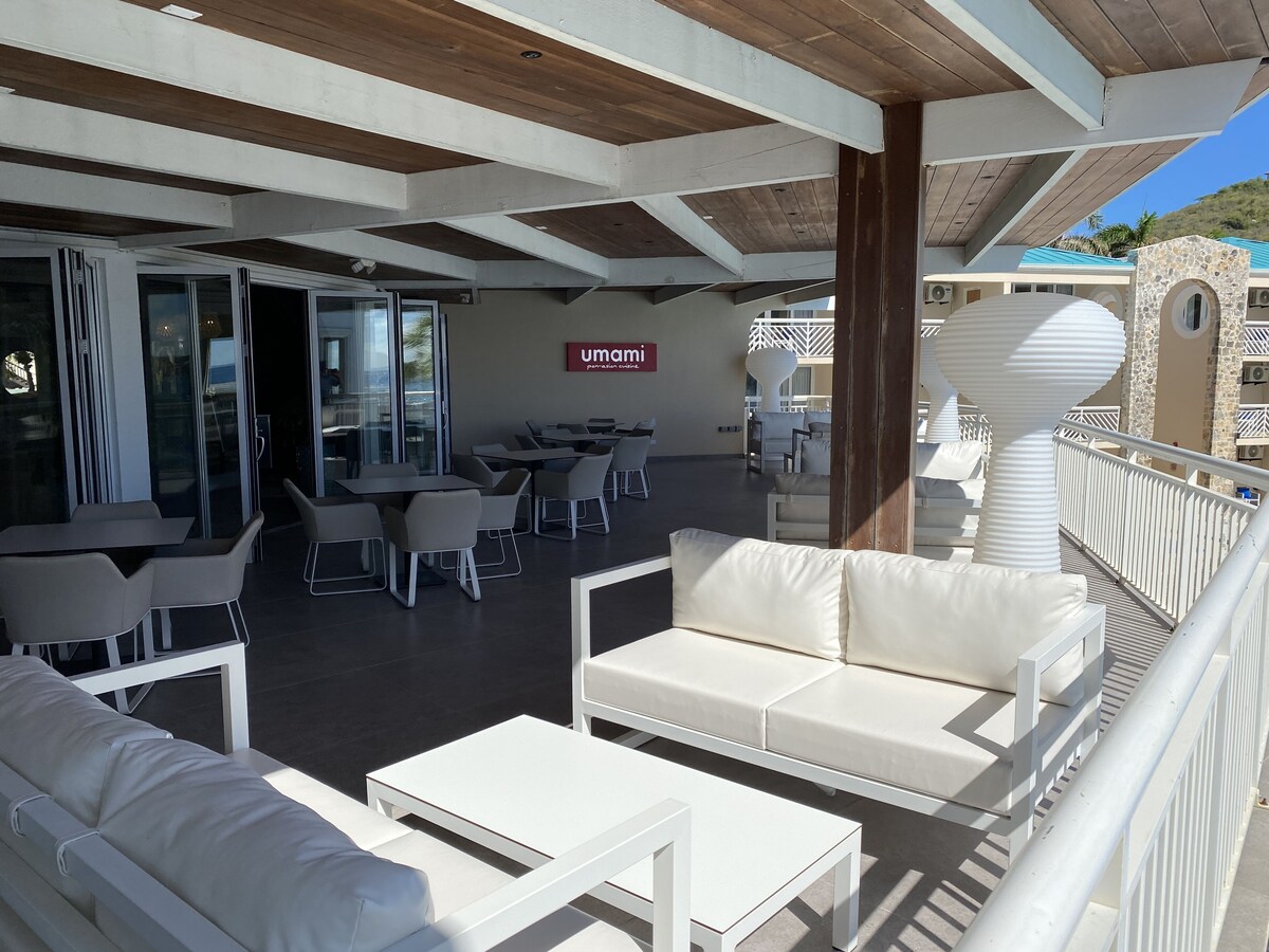 3 restaurants, breakfast, lunch, dinner served; Italian cuisine