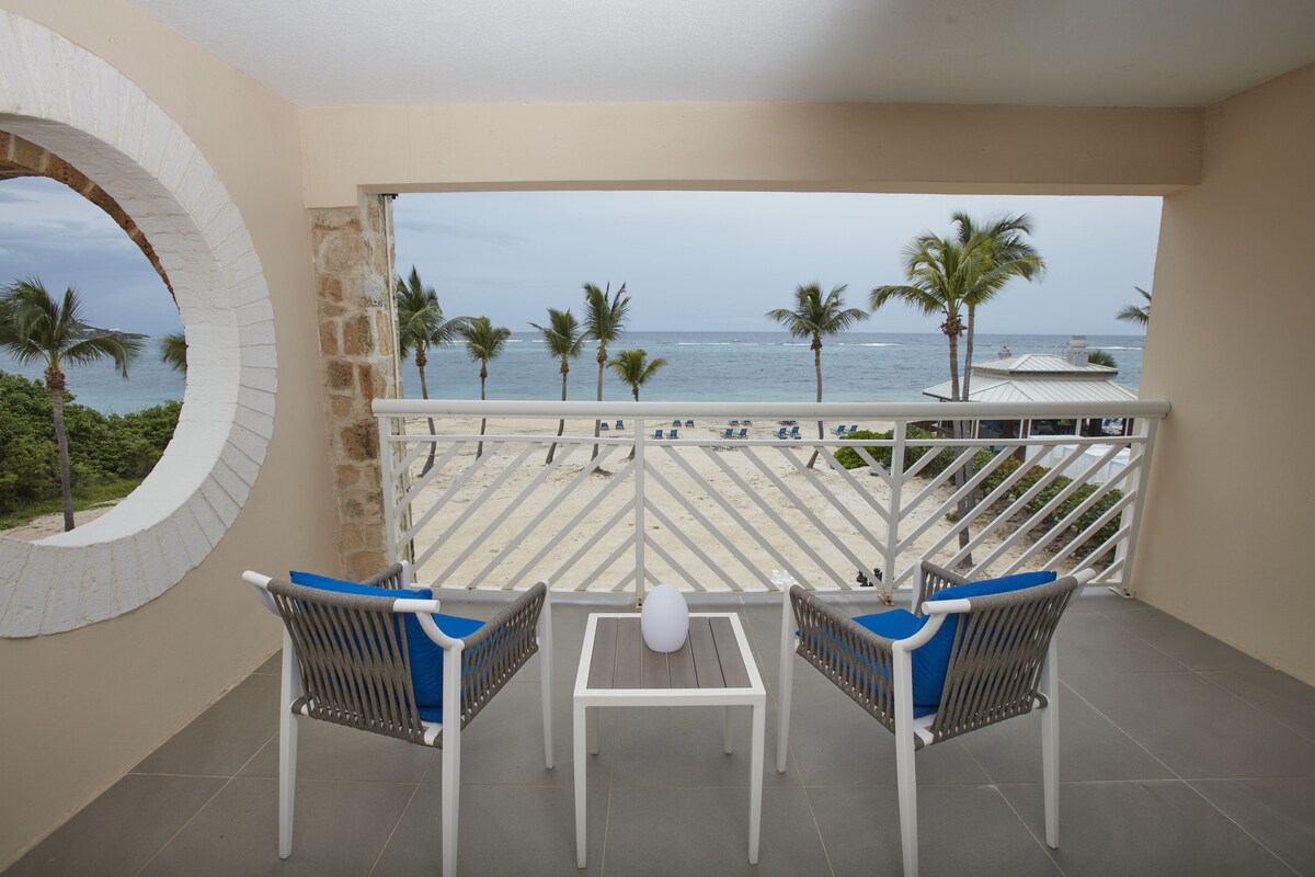 Premium Single Room | In-room safe, desk, laptop workspace, blackout drapes