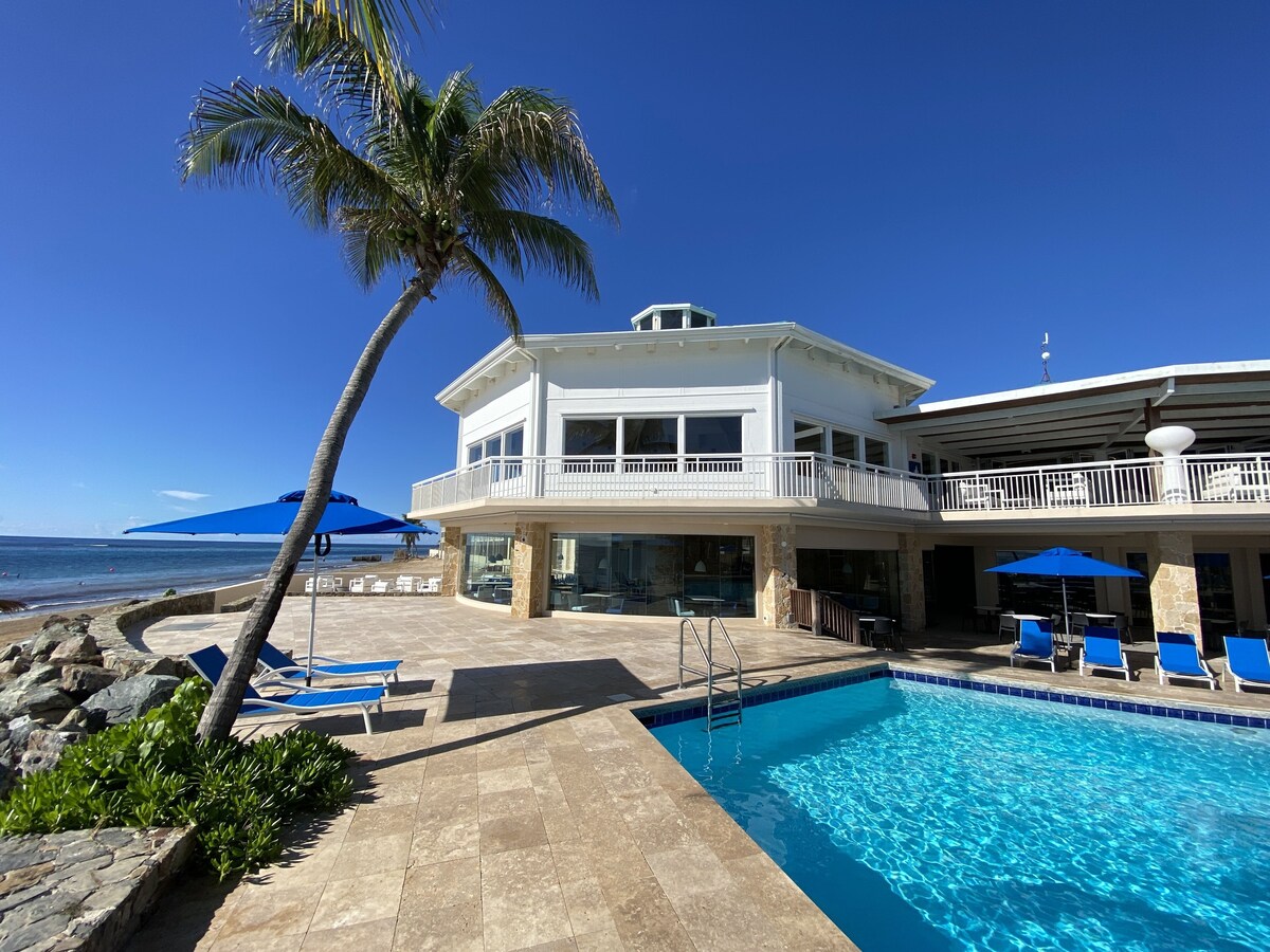 2 outdoor pools, sun loungers