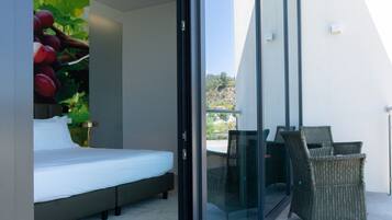 Deluxe Double Room | 1 bedroom, minibar, in-room safe, desk