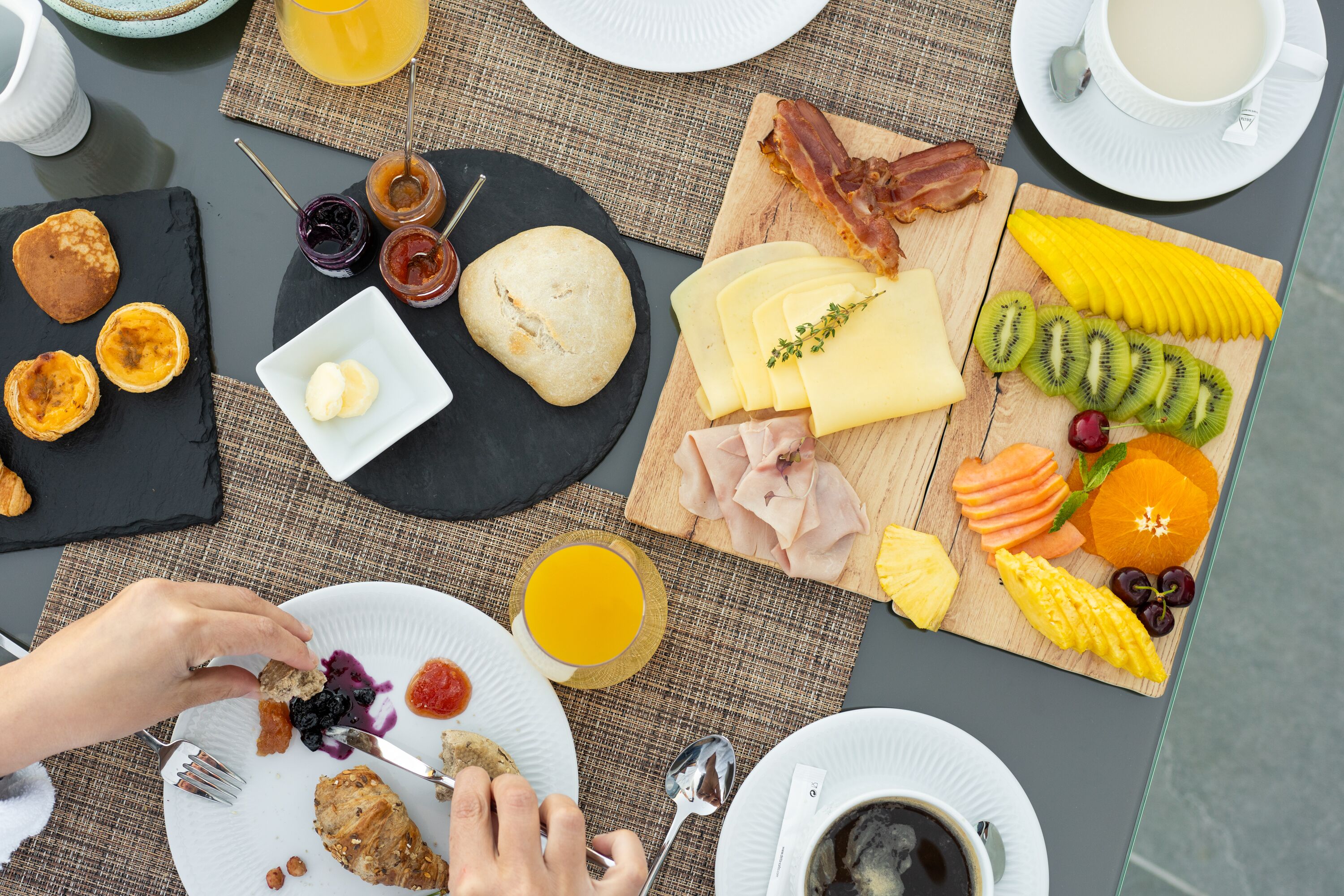 Buffet déjeuner gratuit tous les jours