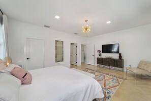 4 bedrooms, iron/ironing board, internet, bed sheets