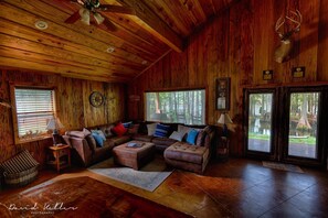 Smart TV, fireplace, DVD player, table tennis