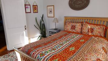 2 bedrooms, WiFi (free), bed sheets