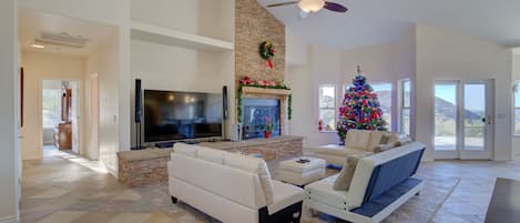 Smart TV, fireplace