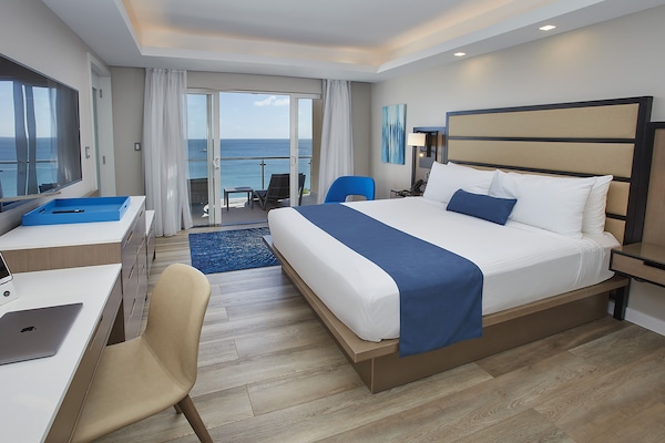 Premium Suite, 1 King Bed with Sofa bed