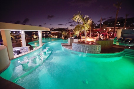 Bar en la piscina