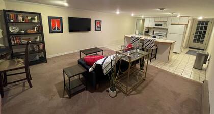 Charming Eastern Market Garden View Apartment