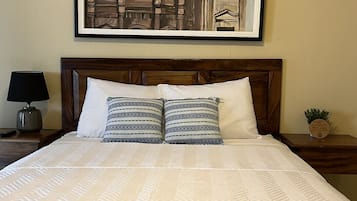 Chambre Simple Tradition, 1 grand lit | Espace de travail pour ordinateur portable, fer et planche Ă repasser