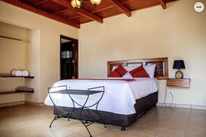 Laptop workspace, iron/ironing board, free WiFi, bed sheets