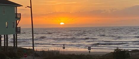 Beach nearby, sun-loungers, beach towels