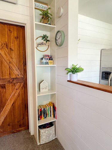 Cozy Apt, Great Location, Patio, Walk to Downtown!