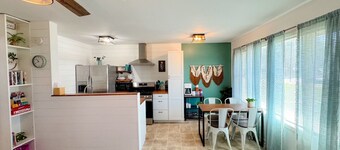 Cozy Apt, Great Location, Patio, Walk to Downtown!