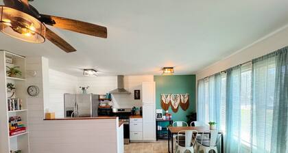 Cozy Apt, Great Location, Patio, Walk to Downtown!