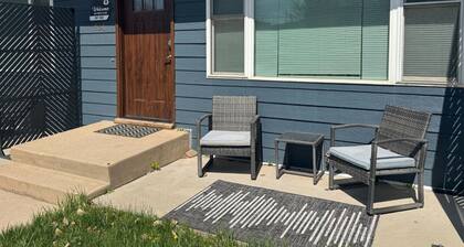 Cozy Apt, Great Location, Patio, Walk to Downtown!