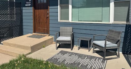 Cozy Apt, Great Location, Patio, Walk to Downtown!