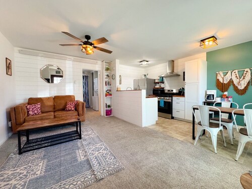 Cozy Apt, Great Location, Patio, Walk to Downtown!