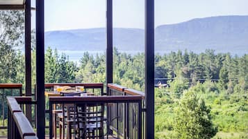 Breakfast, lunch, dinner served; pool views