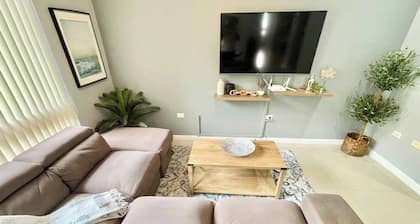 Modern 3 Bedroom Condo In Private Community #8