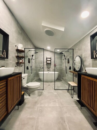 Crestwood Casa: Amazing Spa bathroom & HOT TUB