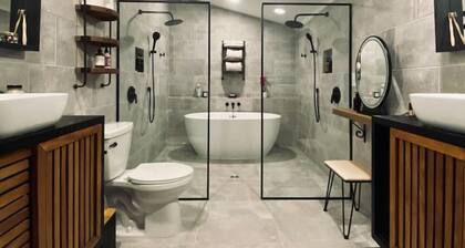 Crestwood Casa: Amazing Spa bathroom & HOT TUB