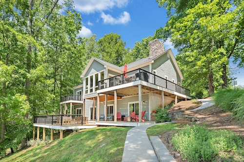 The Gate House - Lake Views and Private Cove