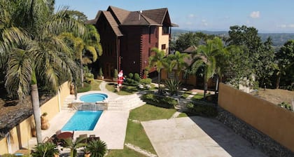 Villa frente a Alta Vista Restaurante