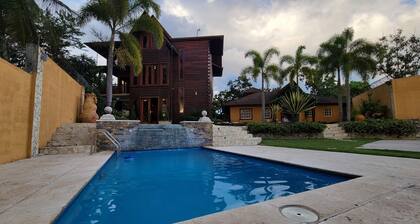 Villa frente a Alta Vista Restaurante