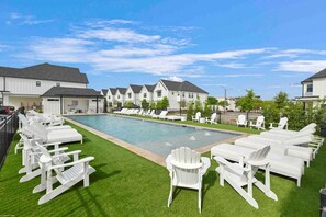 Pool - LUX Howdy House: 4 King Suites w/Pool in Heart of BCS (College Station)
